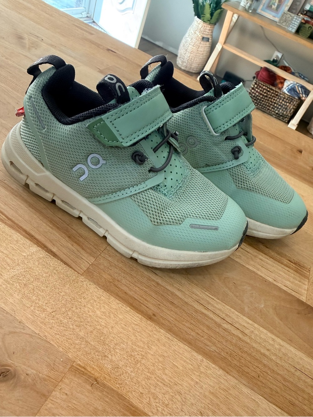 Kids S10 Mint Green On Clouds